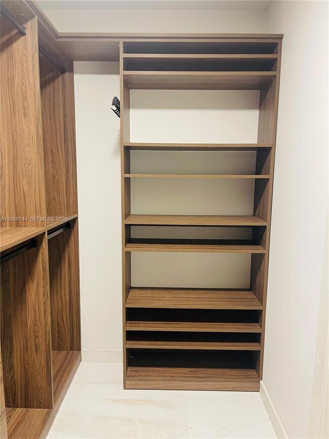 Building Photo - 300 Biscayne Blvd Way