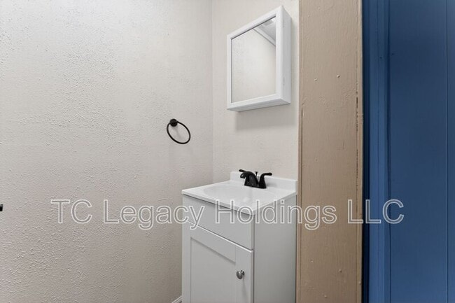 Building Photo - 218 George St