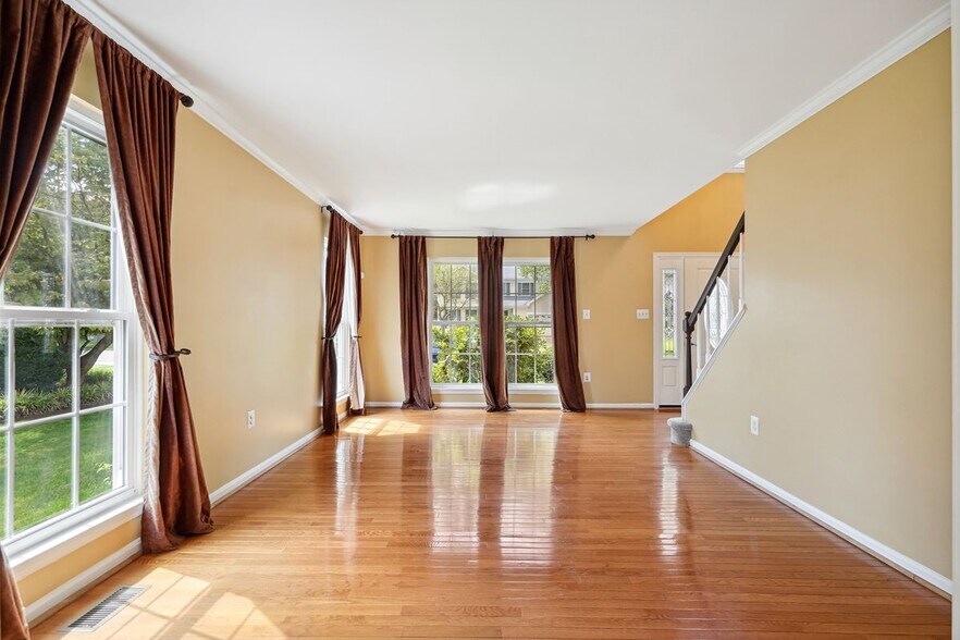 Building Photo - 5406 Lomax Way