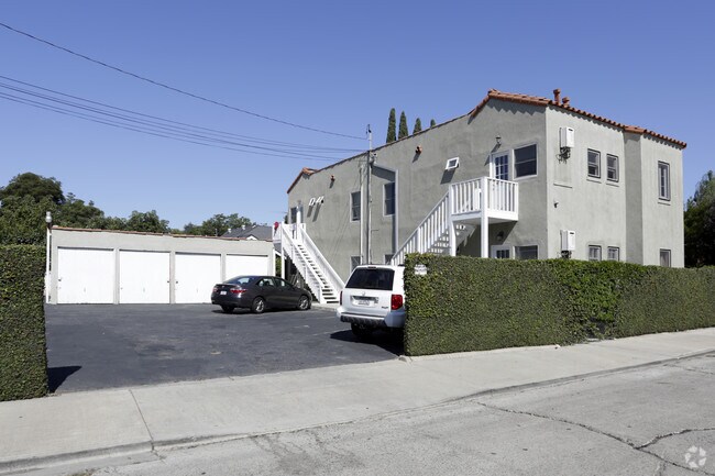 Building Photo - Chestnut Avenue Apartments