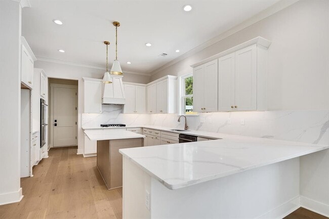 Building Photo - 352 Avon Rd