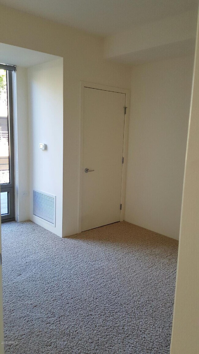 Building Photo - 7131 E Rancho Vista Dr