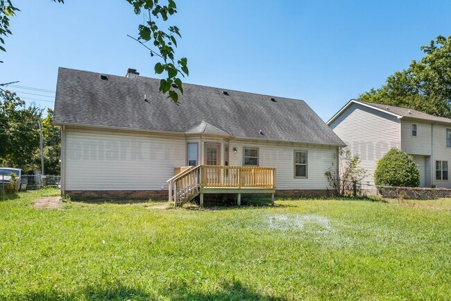 Building Photo - Newly Renovated 4 Bedroom 2 Bathroom