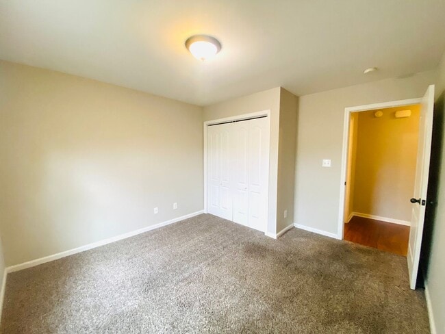 Building Photo - 1728 Thistlewood Dr