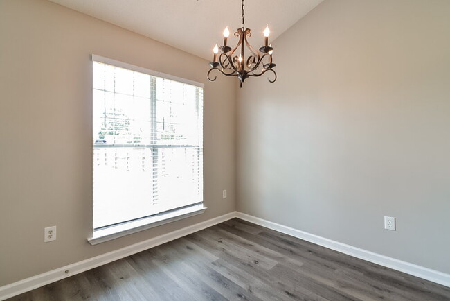 Building Photo - 1801 Cherry Creek Dr
