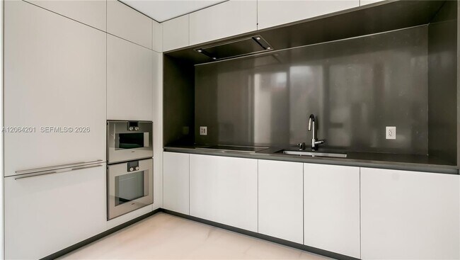 Building Photo - 300 Biscayne Blvd Way
