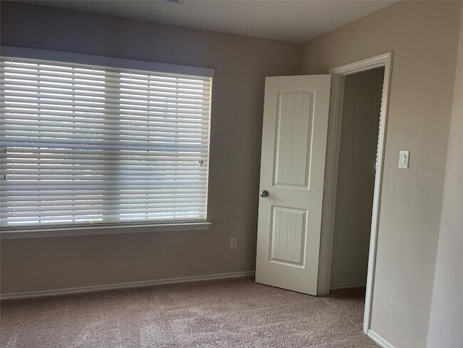 Building Photo - 6422 Stoney Creek Dr