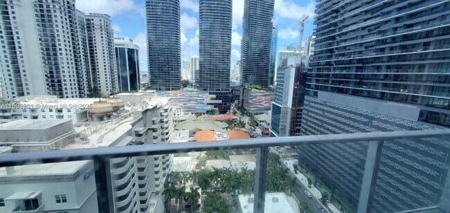 Building Photo - 1100S S Miami Ave