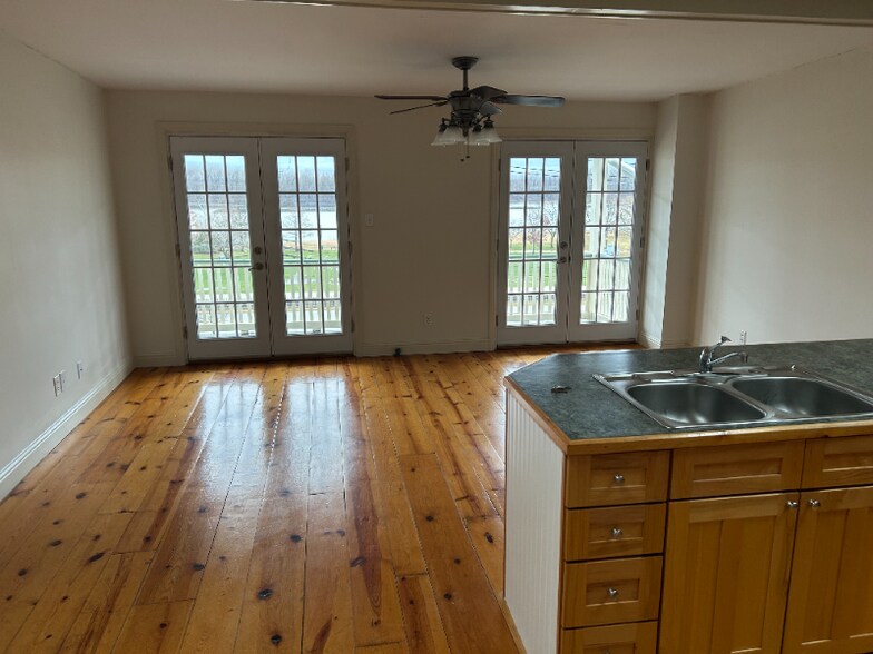 Building Photo - 336 S Main St