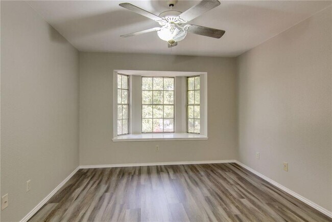 Building Photo - 6415 Jennings Dr