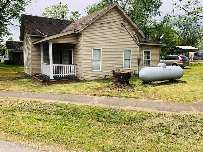 Building Photo - 185 Church St