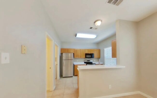 Building Photo - MOVE IN READY