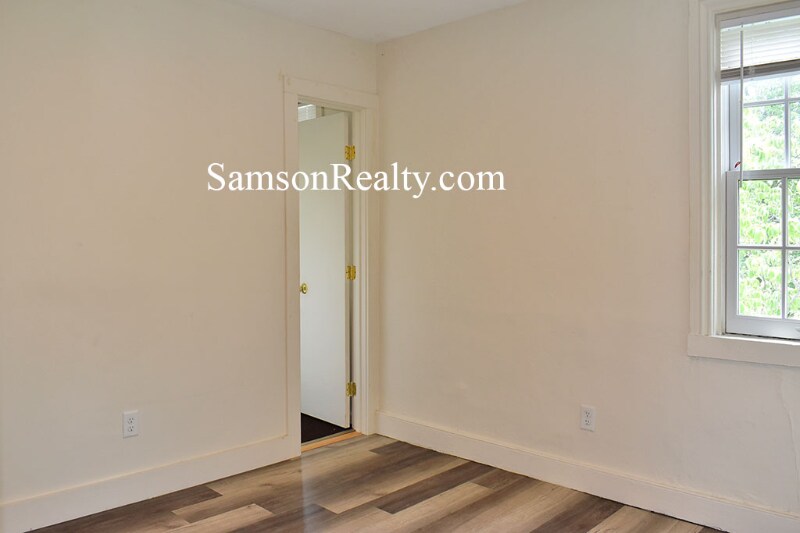 Building Photo - 373 Thayer St