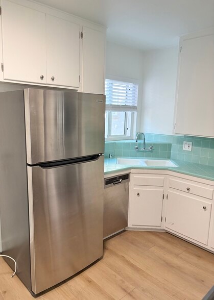 Kitchen - 1436 Manhattan Beach Blvd