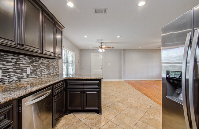 Building Photo - 1417 Longhorn Dr