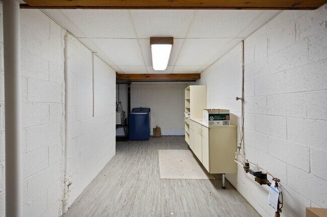 Building Photo - 214 Wedgewood Rd