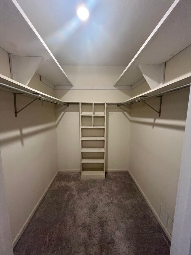 Building Photo - Sherwood Rental