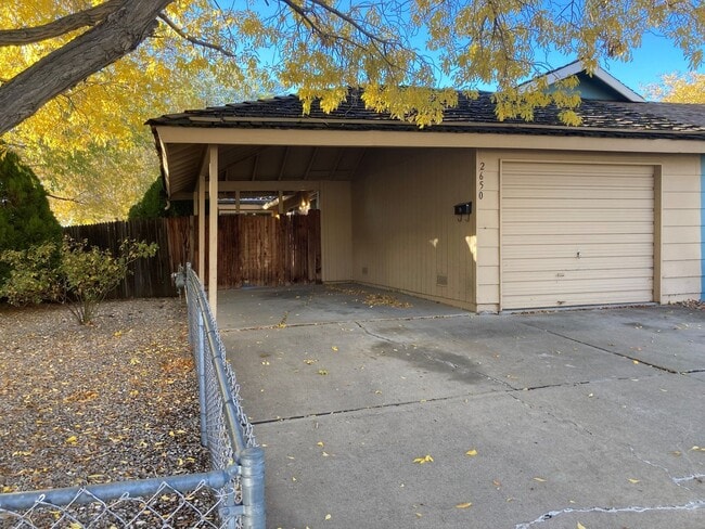 Building Photo - Cute 3 Bedroom Townhome close to UNR