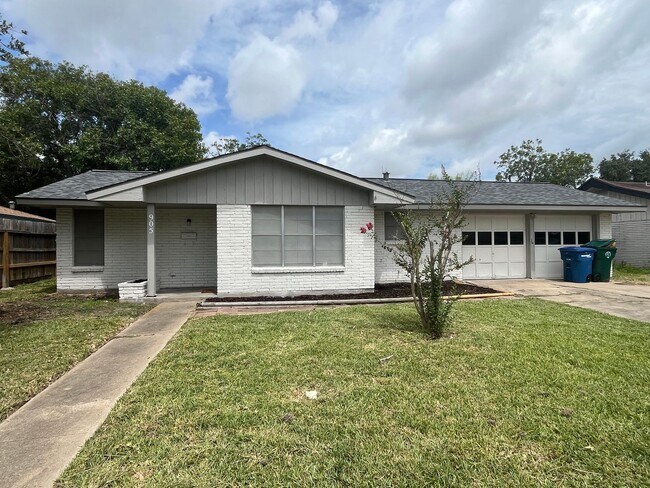 Primary Photo - Remodeled 3 Bedroom 2 Bath Home