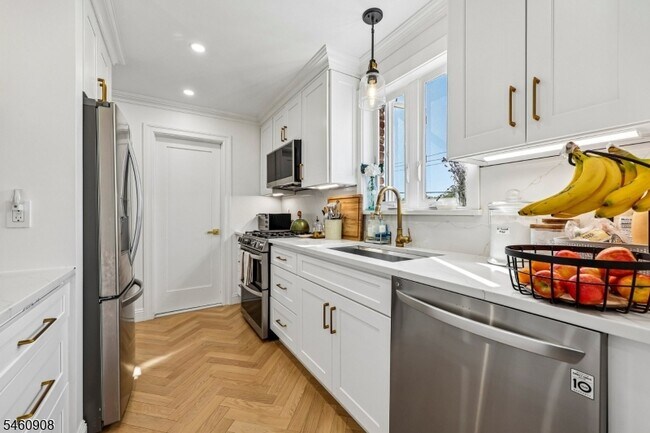 Building Photo - 12 Wedgewood Dr