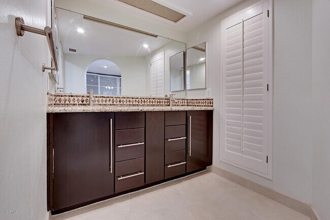 Building Photo - 8308 N 86th St