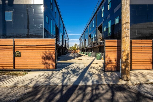 Building Photo - 400 E Pontotoc Ave