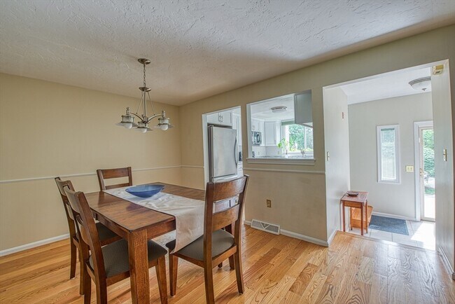 Building Photo - 28 Gaslight Ln