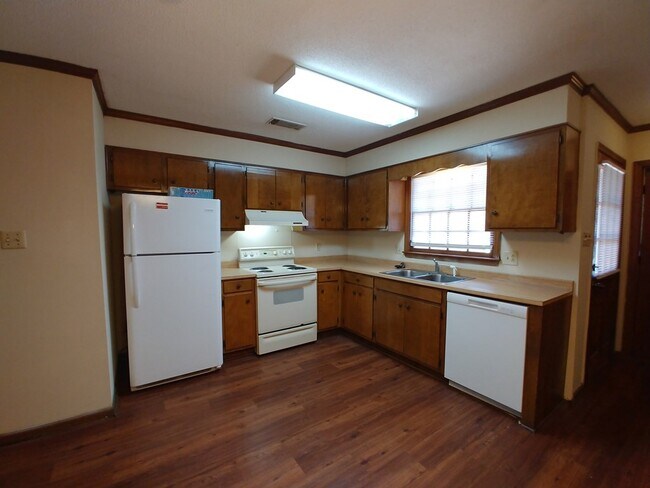 Building Photo - 2804 Falcon Ln