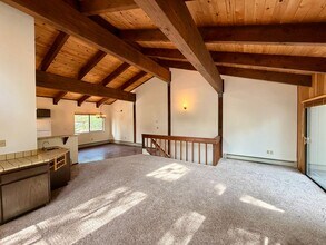 Building Photo - 830 Oriole Way