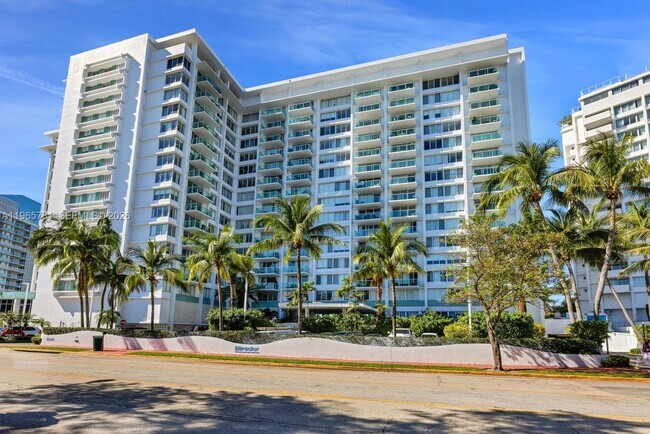 Building Photo - 1000 West Ave