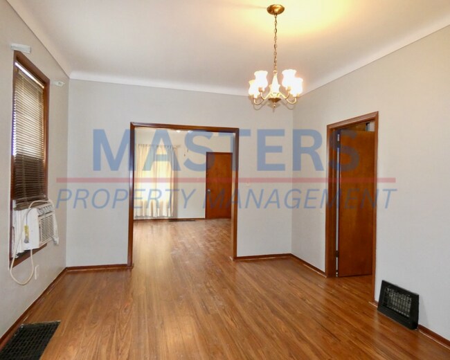 Building Photo - Spacious Rental | Convenient Central Location