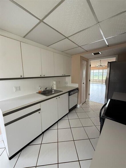 Building Photo - 1300 SW 125th Ave
