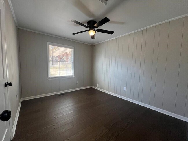 Building Photo - 340 Vista Ln