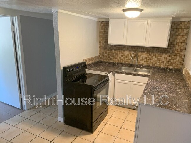 Building Photo - 135 2nd Eloise St N