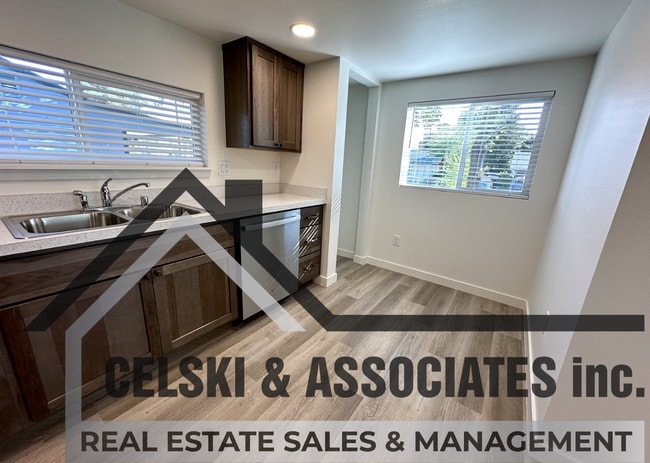 Building Photo - Beautifully Updated 2-Bedroom, 1-Bathroom ...