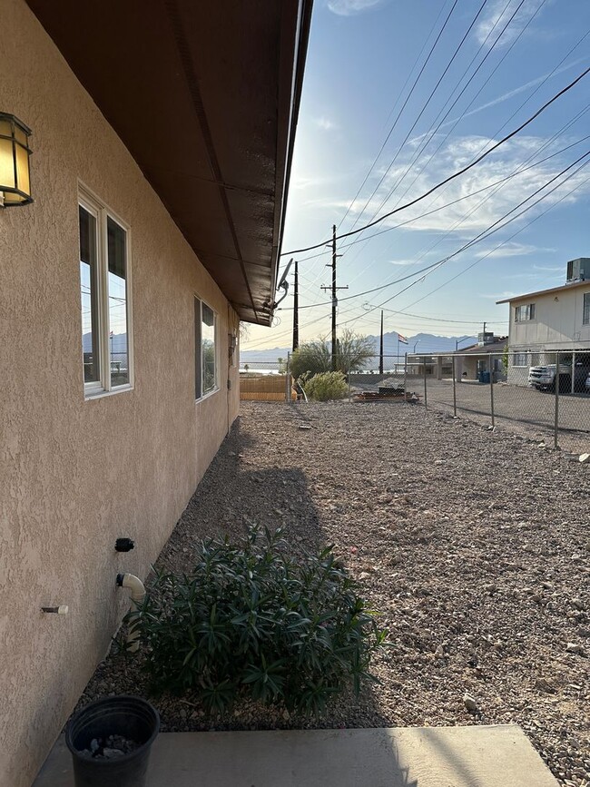 Building Photo - 1479-1481 Tanqueray Dr