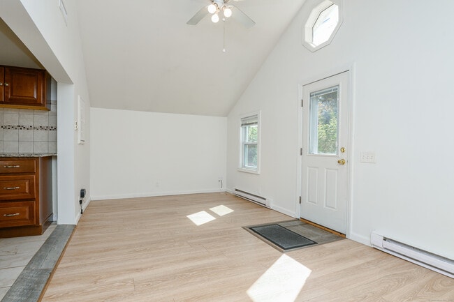 Building Photo - 83 Picketts Ridge Rd