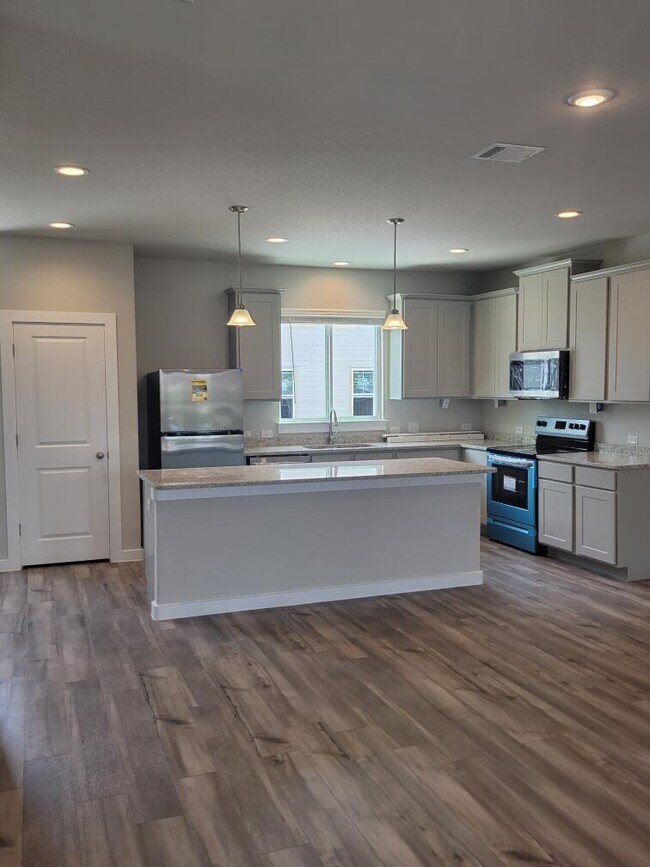 Kitchen - 1010 Chulie Dr
