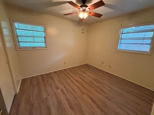 Building Photo - 608 Florence Dr