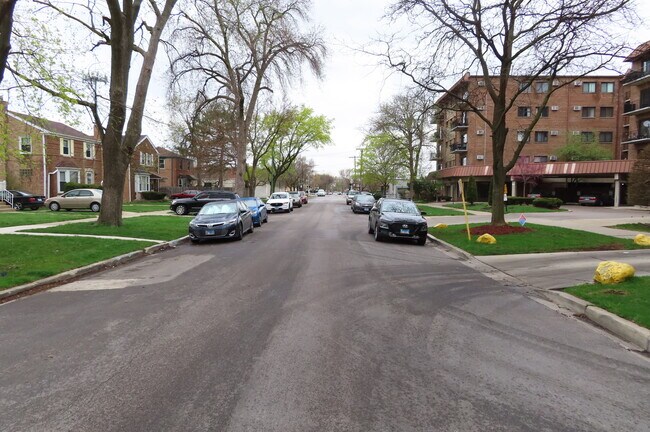 Building Photo - 2325 N Neva Ave