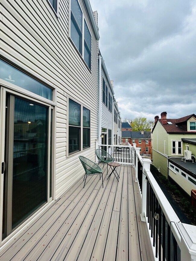 Building Photo - Available Now! 4 Bedroom 3.5 Bath Townhome...