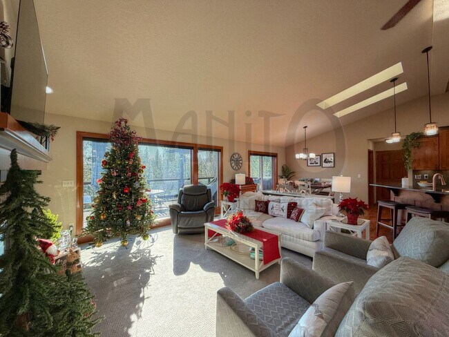 Building Photo - Stunning River Ridge Home With Spectacular Views