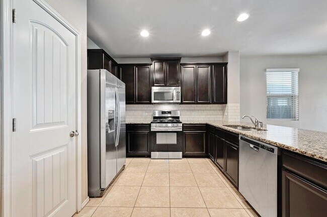 Building Photo - 374 Wincliff Dr