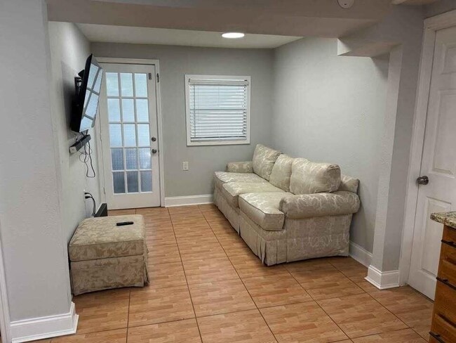 Building Photo - 703 Ulrich Rd