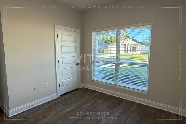 Building Photo - 14901 Dayton Cir