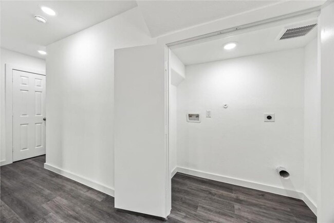 Building Photo - 2310 Wavell St