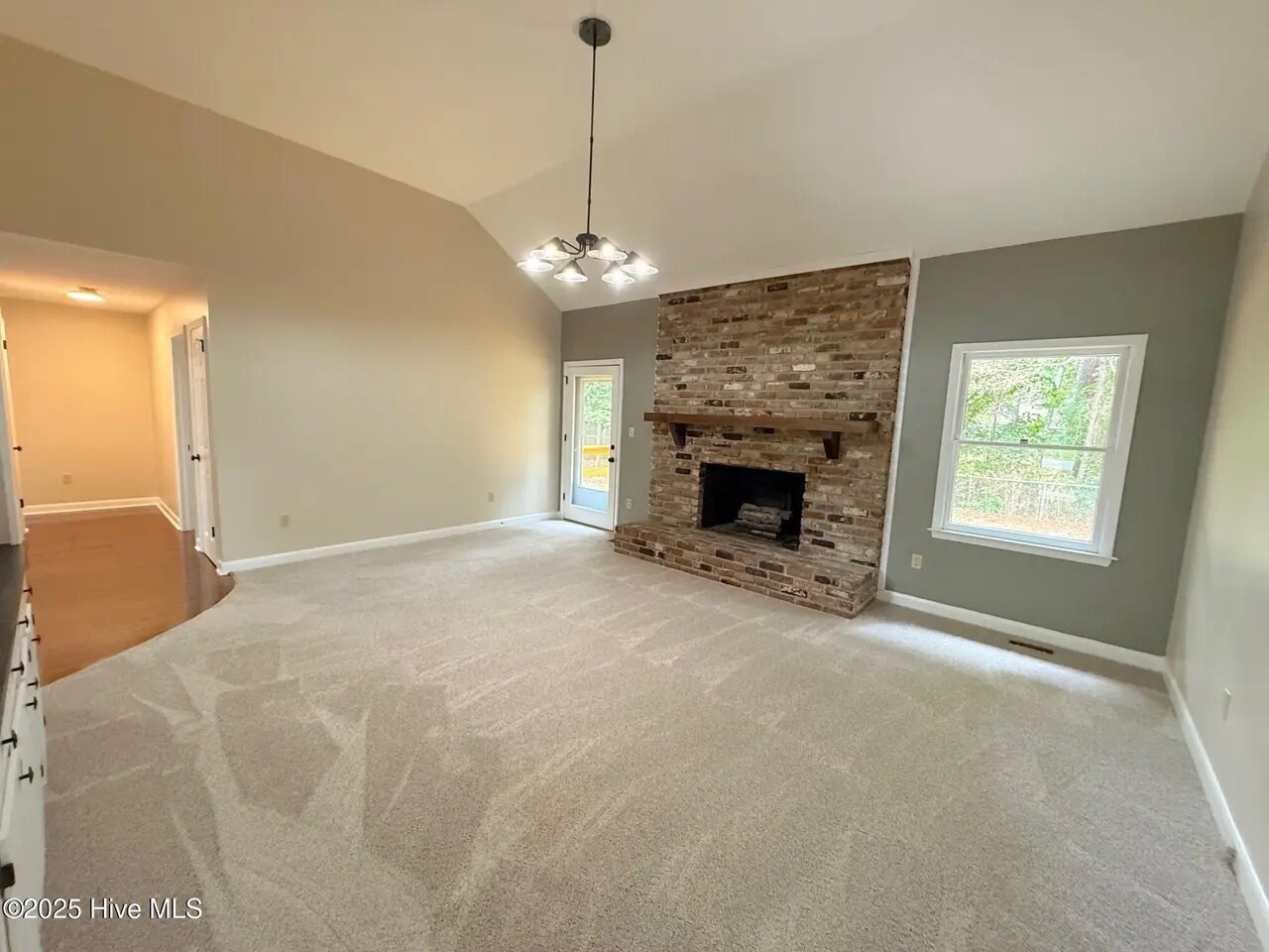 Building Photo - 107 E Baywood Ln