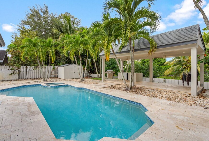 Building Photo - 8351 SW 39th Ct