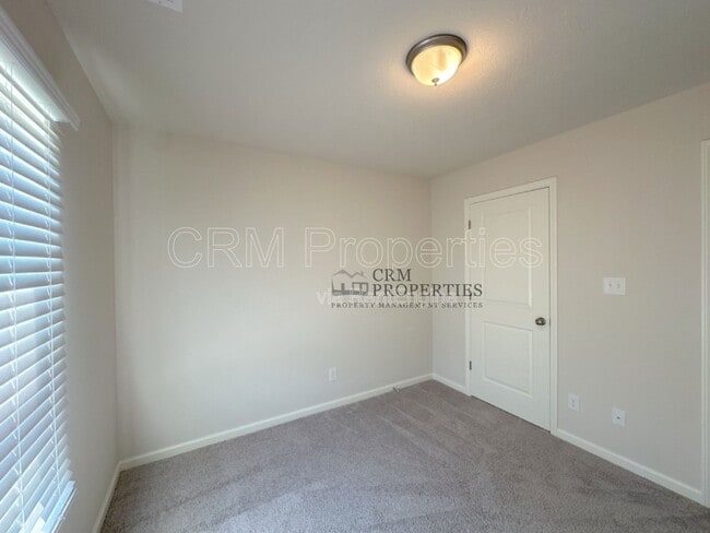 Building Photo - 1138 Deer Trail