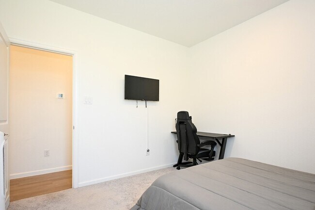 Building Photo - 3057 Pensacola Dr